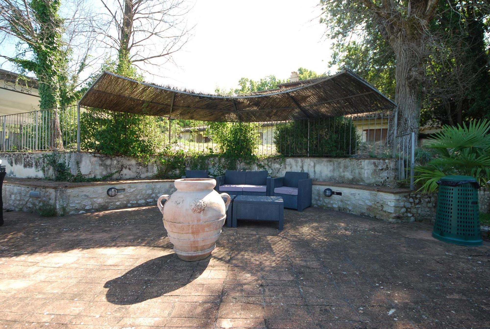 Spoleto By The Pool Guest House Exterior foto