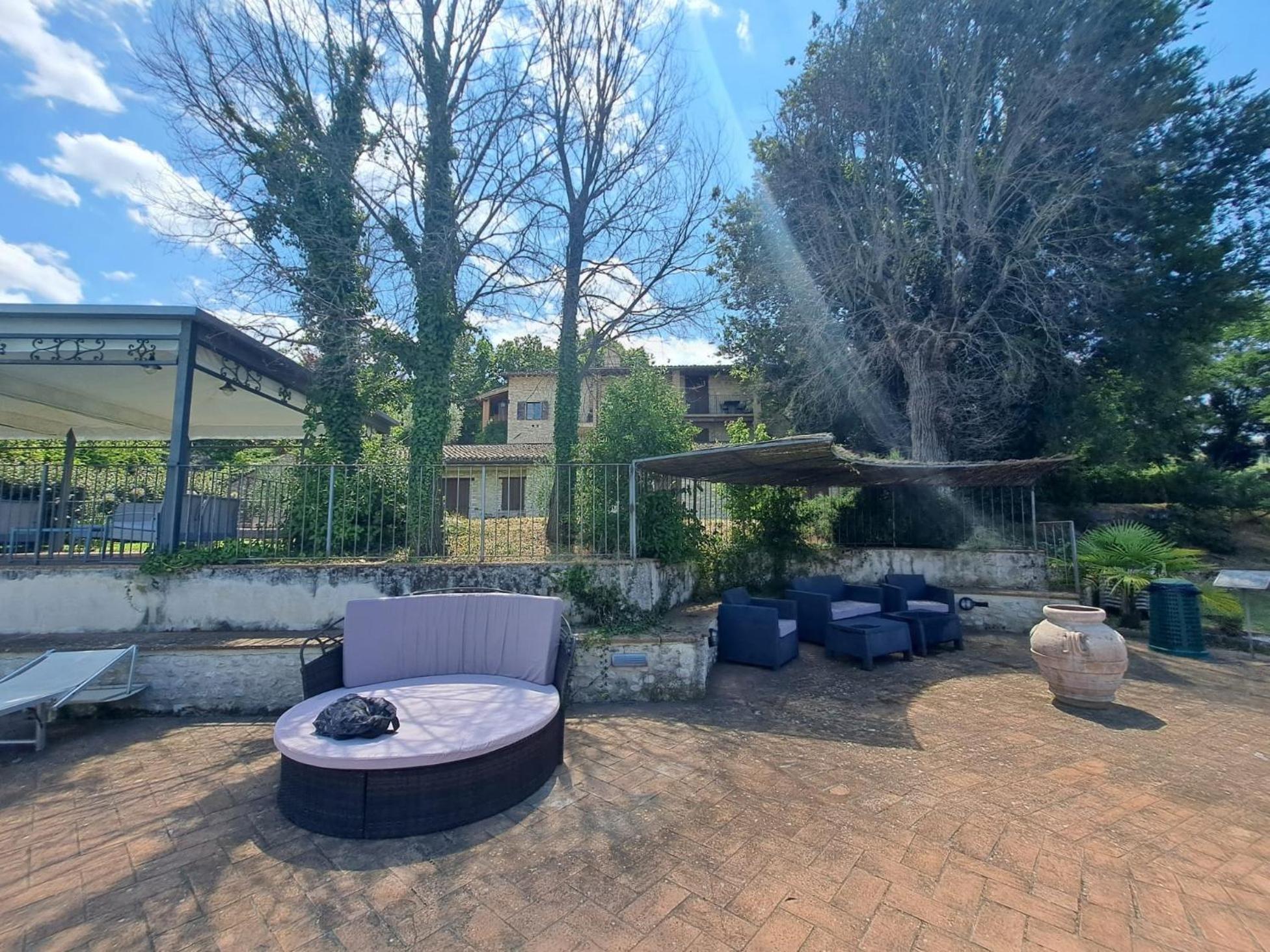 Spoleto By The Pool Guest House Exterior foto