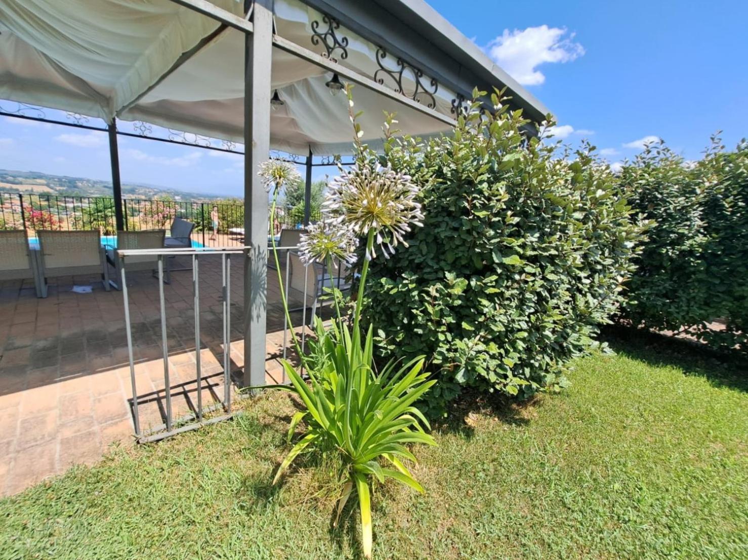 Spoleto By The Pool Guest House Exterior foto