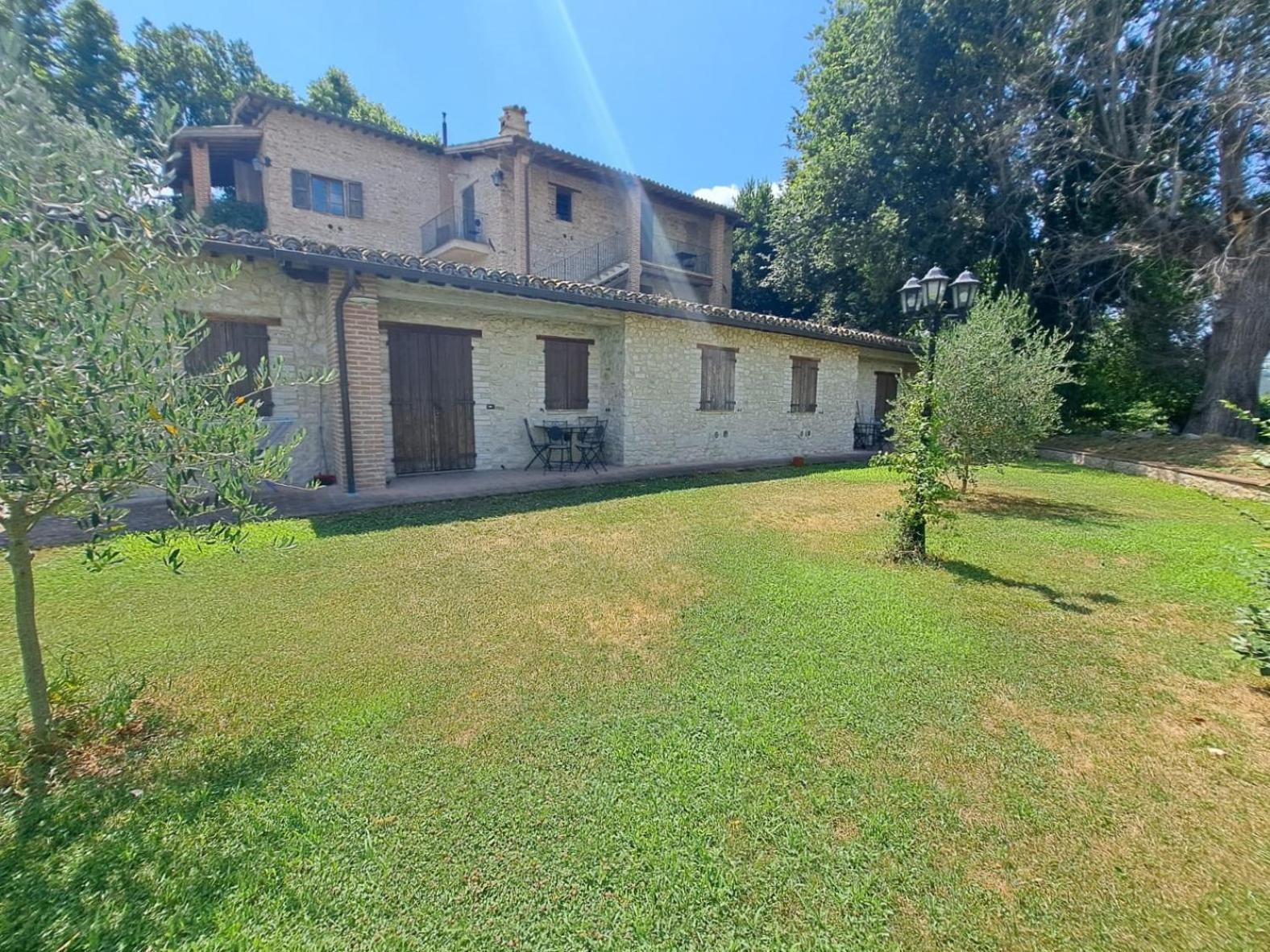 Spoleto By The Pool Guest House Exterior foto