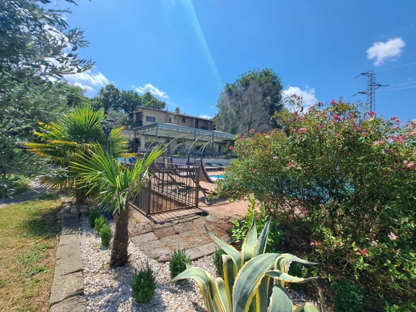 Spoleto By The Pool Guest House Exterior foto